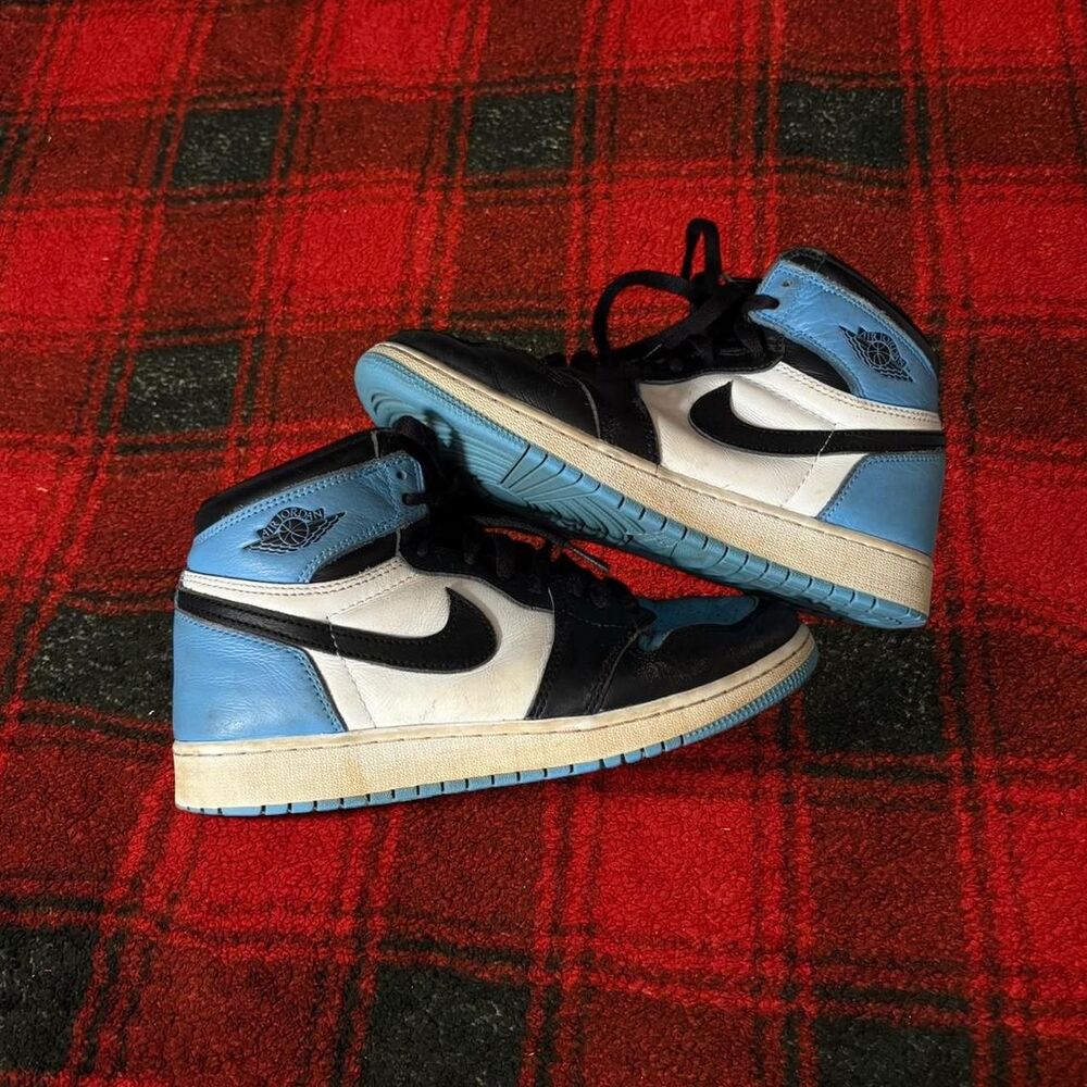 Jordan 1 Retro High OG UNC blue sneakers